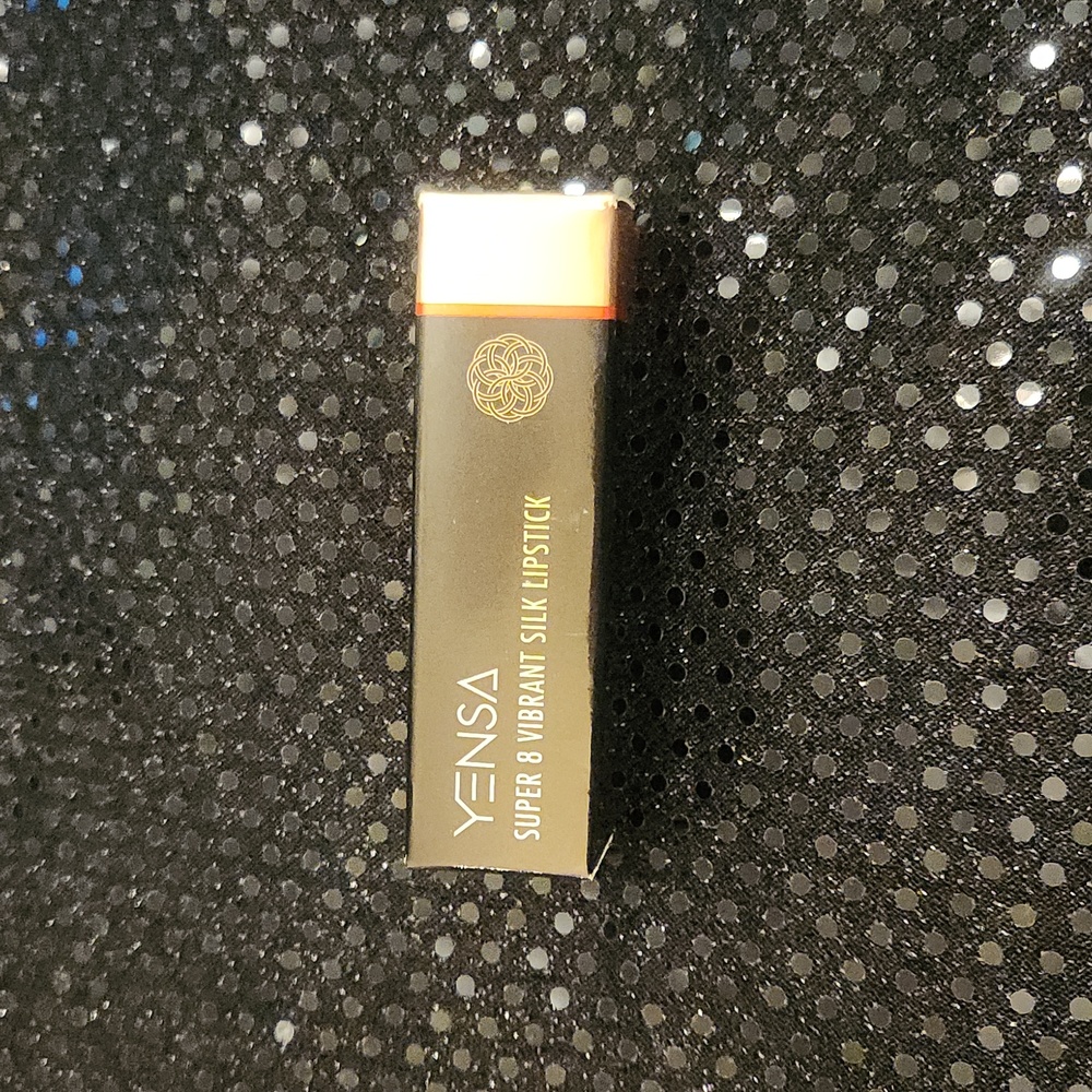 YENSA Super 8 Vibrant Silk Lipstick